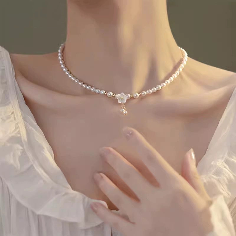 Niche Style Female Accessible Luxury Clavicle Chain Best Selling Camellia Pearl