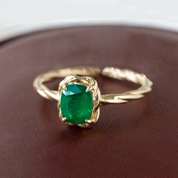 Original Design Silver Gold Plated Elegant Light Luxury Glamour Court Style Inlaid Emerald Gemstone Oval Ladies Ring