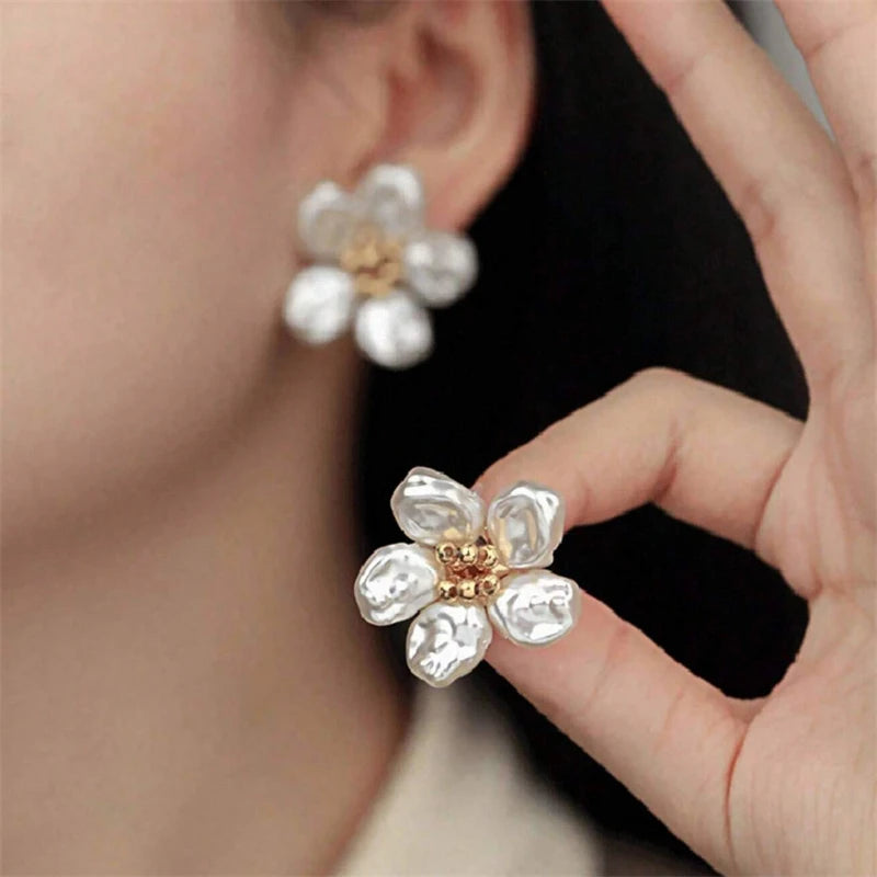 Imitation Pearl Big Flower Stud Earrings Earrings For Wmen White Luxury Niche Designer Ladies Earrings Party Gift Accessories