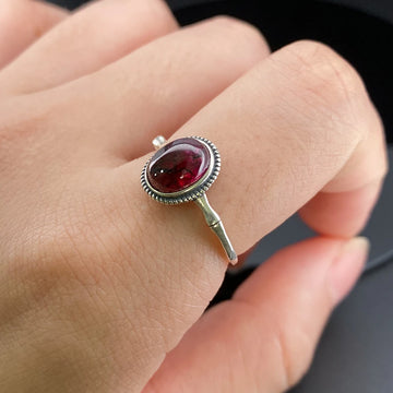 New s925 silver ring paired with natural garnet gemstone design is suitable for women's rings, parties, jewelry gifts, exquisite