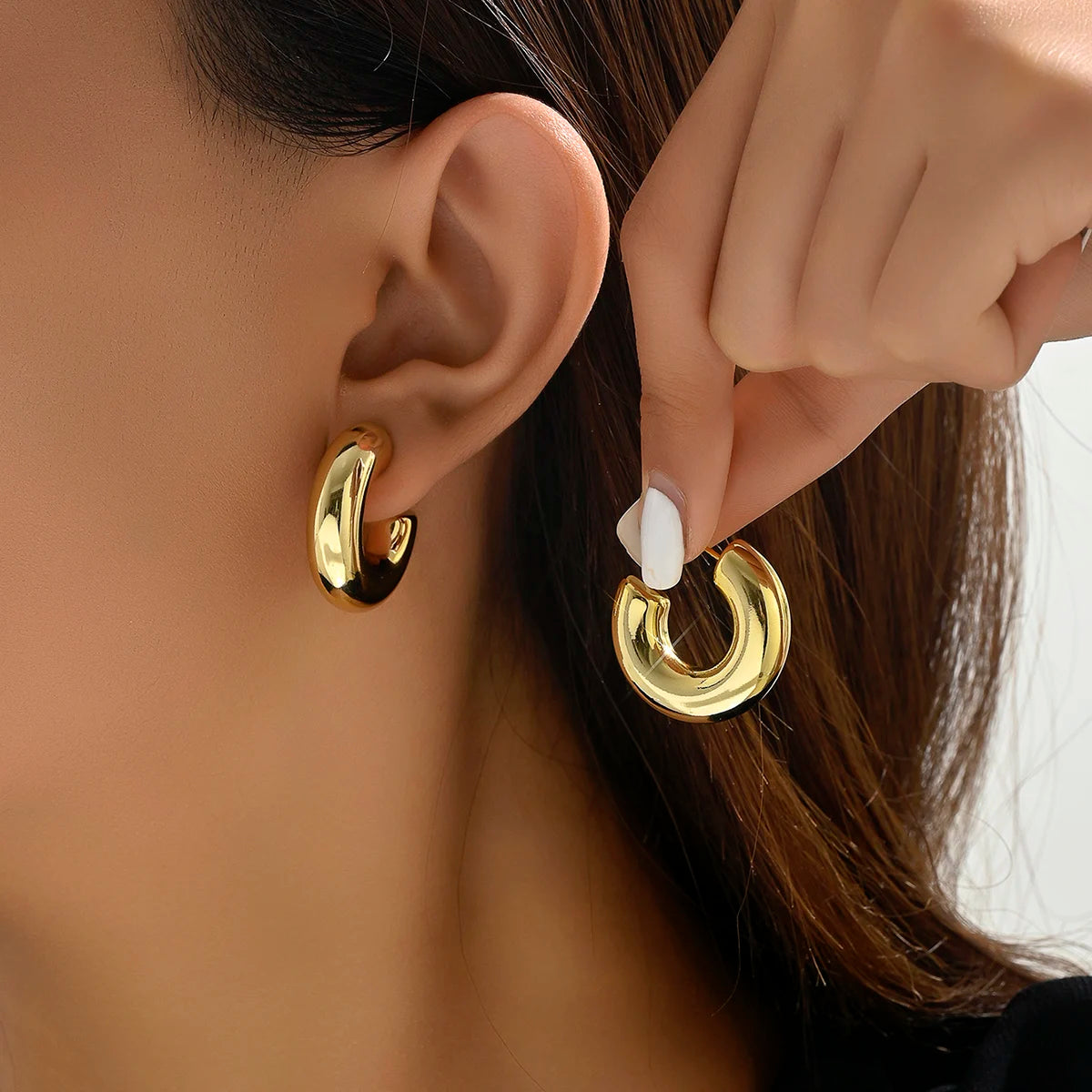 Trendy Circle Twists Hoop Earring for Women Simple Temperament Hyperbole Gold Color Ear Daily Wear Jewelry Party Gifts