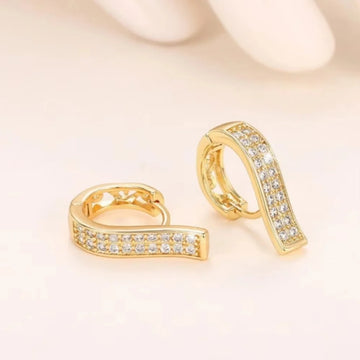 A Pair Of Simple European And American Zircon Earrings Are Essential For Family Banquets And Weddings